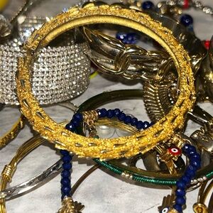 25 piece bracelet lot